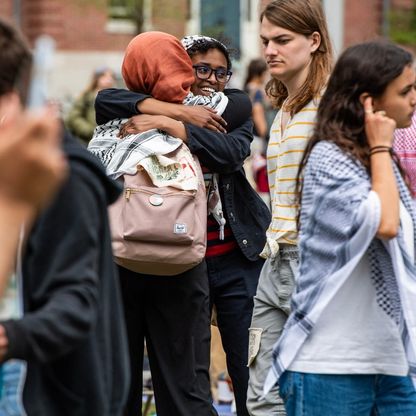 أول تنازل.. جامعة أميركية تعد طلابها بإعادة النظر في علاقتها بشركات إسرائيلية