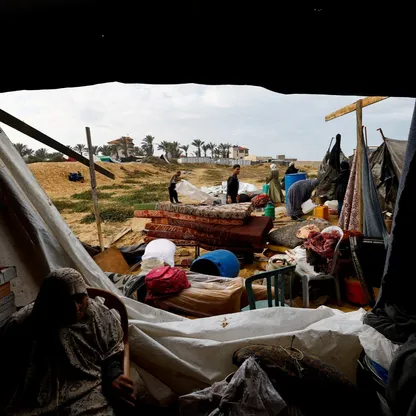 إسرائيل تلوح بالسيطرة على مناطق إضافية في غزة.. وحماس تواصل البحث عن جثامين محتجزين