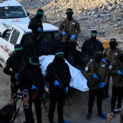 استئناف البحث عن آخر رفات إسرائيلي في غزة.. والضغوط "تحاصر" نتنياهو للالتزام بوقف النار