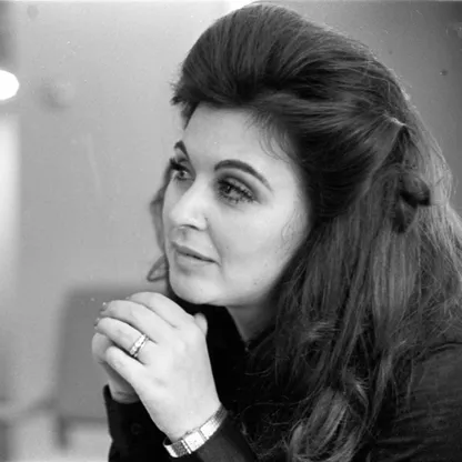 أسرة عبد الحليم حافظ تقاضي أخت سعاد حسني