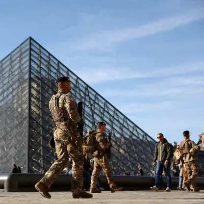 اتهام شخصين آخرين في قضية سرقة مجوهرات من متحف اللوفر