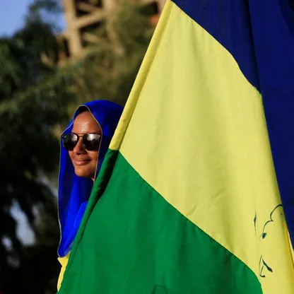 البرهان يقترح العودة إلى علم الاستقلال ضمن رؤية لـ"إعادة صياغة" السودان