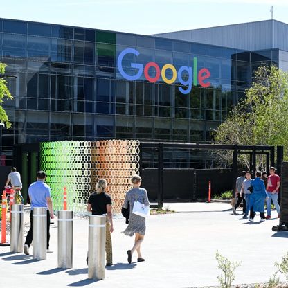 جوجل تفصل 28 موظفاً احتجوا على عقد إسرائيلي بقيمة 1.2 مليار دولار