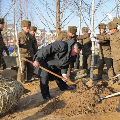 زعيم كوريا الشمالية يتفقد بناء نصب تذكاري للجنود الذي سقطوا في روسيا