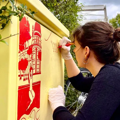 "صندوق الفن" في أمستردام .. علب الكهرباء لوحات فنية