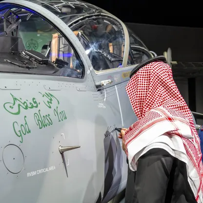 وزير الدفاع السعودي يدشن آخر طائرة نفاثة جُمعت في المملكة