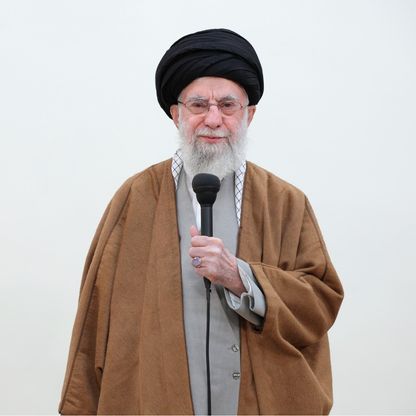 رداً على خامنئي.. ترمب يعلن وقف إجراءات تخفيف العقوبات عن إيران