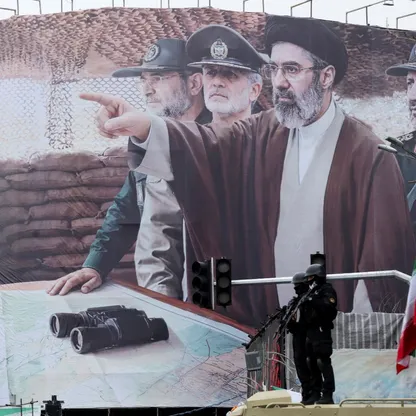 بعد اغتيال علي خامنئي وصعود مجتبى.. من يقود إيران الآن؟