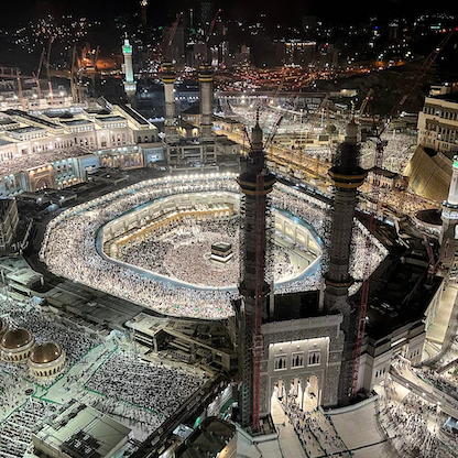 مكة تفيض بالحجاج مع بدء موسم الحج 