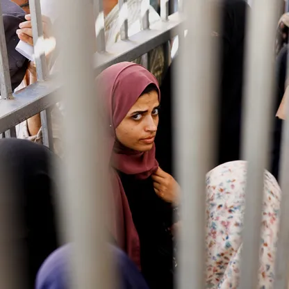 إسرائيل تواصل غاراتها على غزة لليوم الرابع في اختبار لوقف إطلاق النار