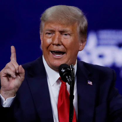 فيسبوك يقرر الاستمرار في حظر حساب ترمب حتى 2023