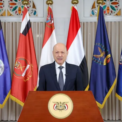 العليمي يعلن بدء العمليات العسكرية لبسط السيادة على كامل الأراضي اليمنية