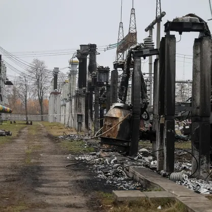 زيلينسكي يواجه انتقادات بشأن إمدادات الطاقة وسط هجمات روسية مكثفة