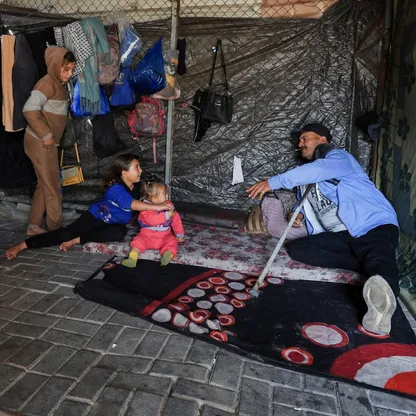 إسرائيل تمنع عمال إغاثة من دخول غزة.. ومنظمات تواجه خطر تعليق عملها