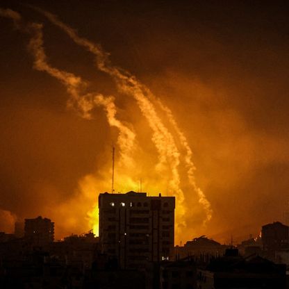 إسرائيل تبدأ "الانتقام" بأعنف غارات على غزة ومواجهات برية مباشرة في شمال القطاع