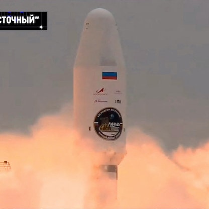 روسيا تطلق مركبة فضائية إلى القمر للبحث عن المياه