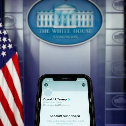 بعد انتقادات ميركل.. حظر حسابات ترمب يثير الجدل بشأن "حرية التعبير"