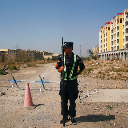 اتهامات للصين بإجبار مئات آلاف "الإيغور" على العمل القسري 