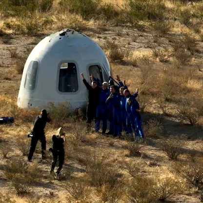 عودة ناجحة لخامس رحلة مأهولة لـ"بلو أوريجين"