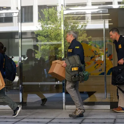 بعد مداهمة منزله.. تفاصيل جديدة عن اتهامات FBI لبولتون بخرق السرية