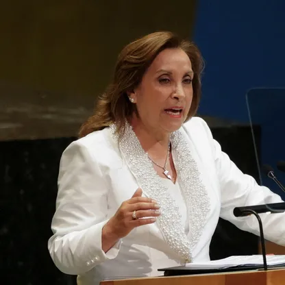 برلمان بيرو يوافق بالإجماع على عزل الرئيسة دينا بولوارتي