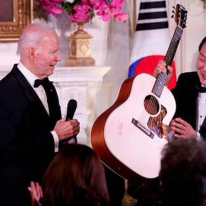 رئيس كوريا الجنوبية يُظهر موهبته الغنائية في البيت الأبيض    