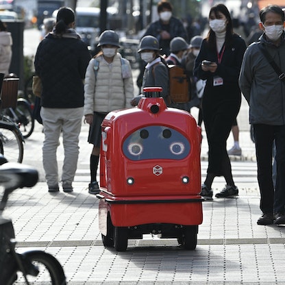استعدادات لتوفير خدمات "روبوت التوصيل" في أنحاء اليابان