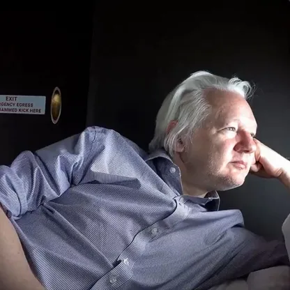 معركة "ويكيليكس" تضع أوزارها.. "أسانج" من المطاردة إلى الحرية