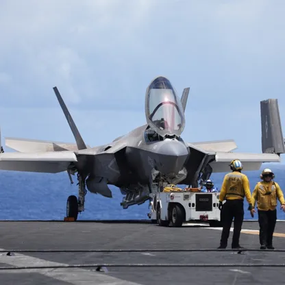 لـ"مكافحة المخدرات".. ترمب يهدد فنزويلا وينشر مقاتلات F-35 في "الكاريبي"