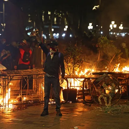 جورجيا.. محتجون يحاولون دخول القصر الرئاسي بالقوة
