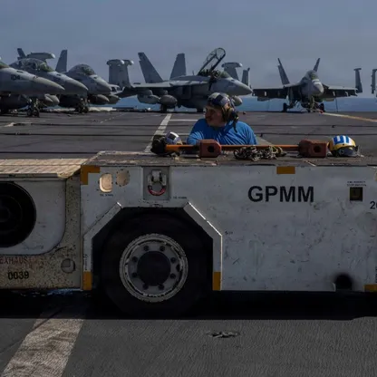 حشود أميركية إضافية إلى المنطقة قبل مفاوضات جنيف.. والبيت الأبيض: ترمب يفضل الدبلوماسية