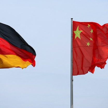 ألمانيا تعتمد استراتيجية "أكثر حزماً" في التعامل مع الصين