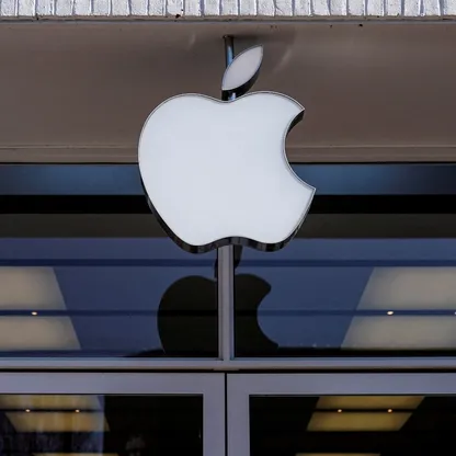 أبل تخطط لاستخدام الذكاء الاصطناعي بدلاً من Siri على "آيفون"