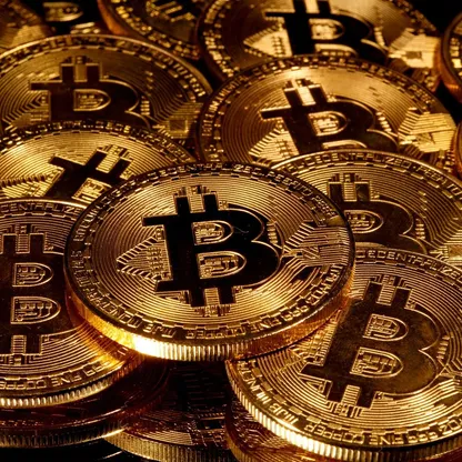 بتكوين تتجاوز 100 ألف دولار لأول مرة عقب إعلان مرشح ترمب لهيئة البورصات
