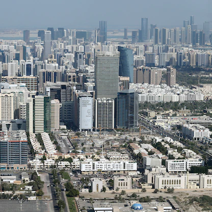 الإمارات تعيد سفيرها إلى إيران