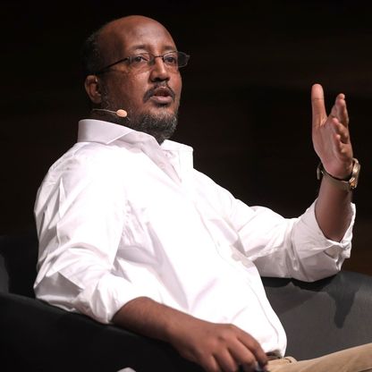 الروائي السوداني حمّور زيادة لـ"الشرق": الكتابة في بلادي عمل بطولي
