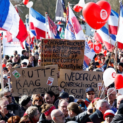 هولندا.. مزارعون ونشطاء بيئيون يحتجون على سياسات الحكومة