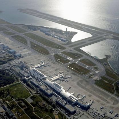 بينها مواقع قرب الصين وتايوان.. اليابان تهيئ 16 مطاراً وميناءً لأغراض عسكرية