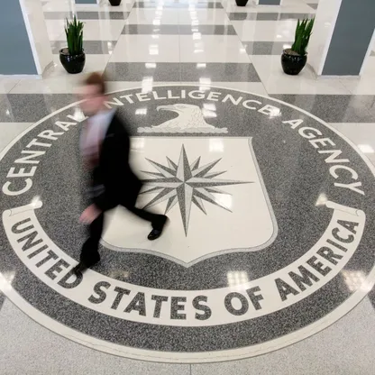 مديرا CIA وFBI السابقان يخضعان لتحقيق بشأن "تدخل روسيا" في انتخابات 2016