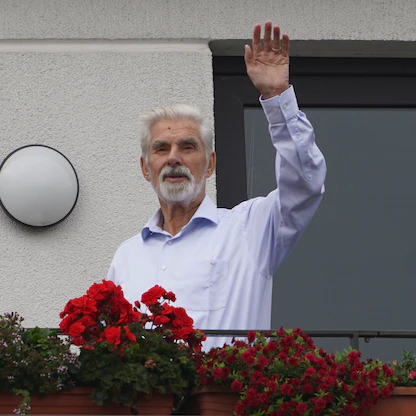 الفائز بنوبل الفيزياء لـ"الشرق": المستقبل صعب للغاية