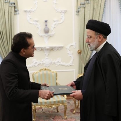 رئيس إيران يدعو للتصدي لمحاولات "إثارة" التوتر مع باكستان