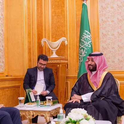 ولي العهد السعودي يستقبل أمين المجلس الأعلى للأمن القومي الإيراني