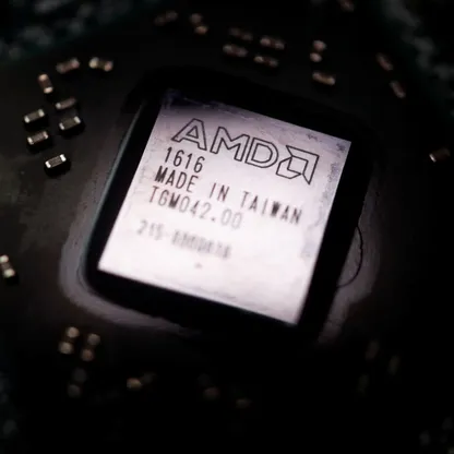 AMD تدخل سوق رقائق الذكاء الاصطناعي وتسرع طرح المعالجات الجديدة