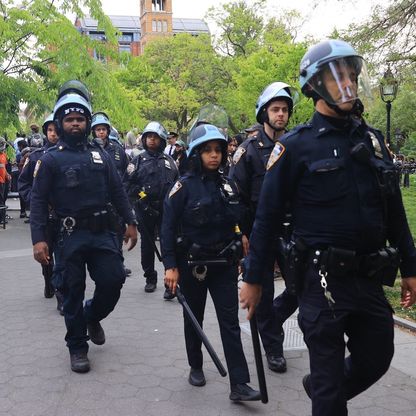 احتجاجات الجامعات الأميركية.. اعتقالات متصاعدة وانتقادات لعنف الشرطة