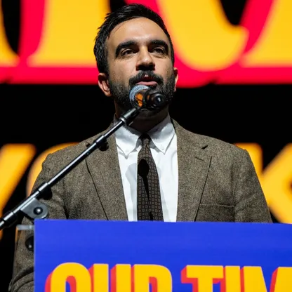 مقابلة "غريبة" بصحيفة بريطانية لعمدة نيويورك السابق ينتقد زهران ممداني.. ما القصة؟