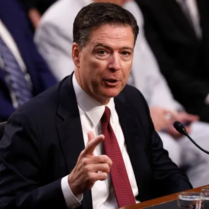 بينهم مدير FBI السابق.. قاض فيدرالي يسقط تهماً ضد خصوم لترمب