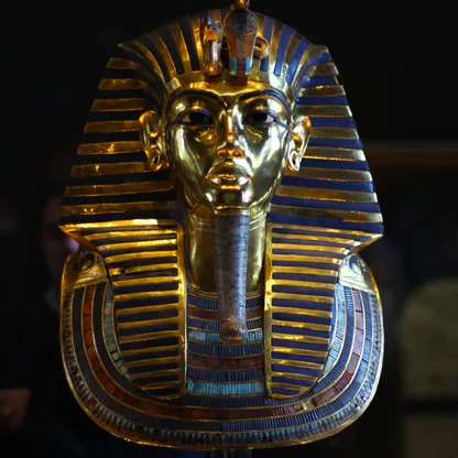 كنوز "الملك الذهبي".. درّة المتحف المصري الكبير