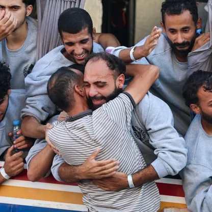 حرية مشروطة.. قيود إسرائيلية تلاحق الأسرى الفلسطينيين المحررين