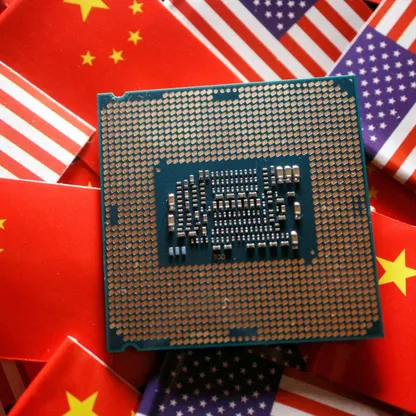 ترمب يوقف "صفقة رقائق" في أميركا بسبب الصين ومخاوف أمنية