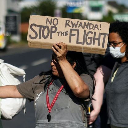 بريطانيا ترحّل أول لاجئ إلى رواندا مقابل 3 آلاف جنيه إسترليني